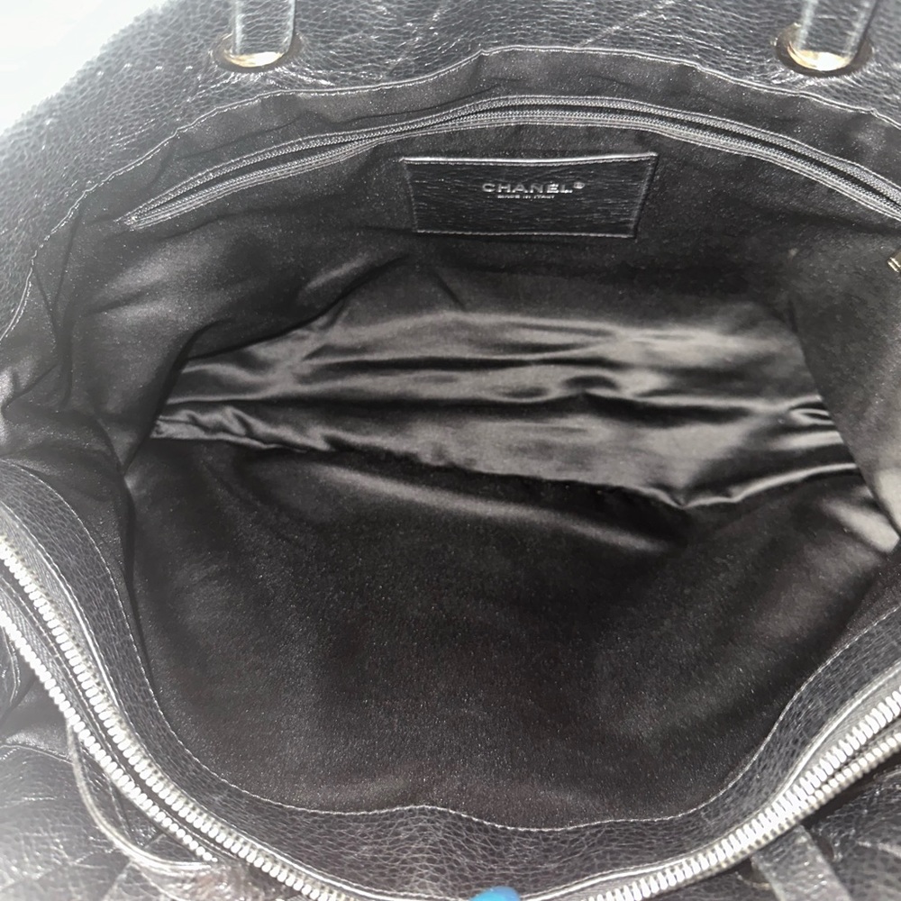 CHANEL On The Road Large Tote - Picture 5 of 15